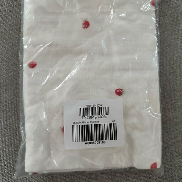 Strawberry Print Tee- TALL 🍓 - Picture 3 of 3